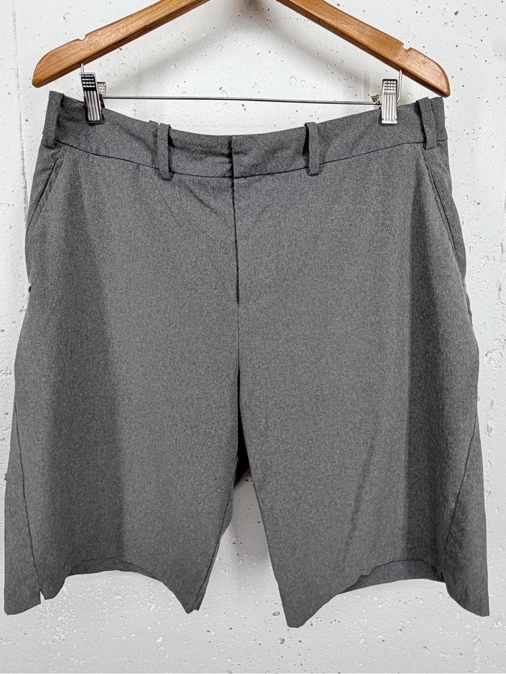 Coolibar Men’s size 36 Trek Hybrid UPF 50+ Charcoal Shorts